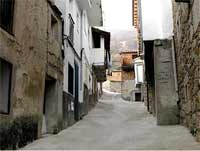 Calles repinadas, casas rurales en el Torno, Cáceres, Extremadura.