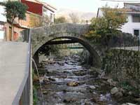 Puente cimero. Turismo rural en el Valle del Jerte.