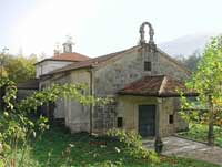 Ermita de Peñas Albas, Junto a la oficina de turismo del valle del Jerte.