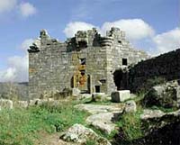 Restos del castillo de Trevejo, Turismo rural en Sierra de Gata, Cáceres, Extremadura.