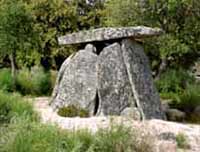 Dolmen Tapias. Turismo rural en Sierra de San Pedro.